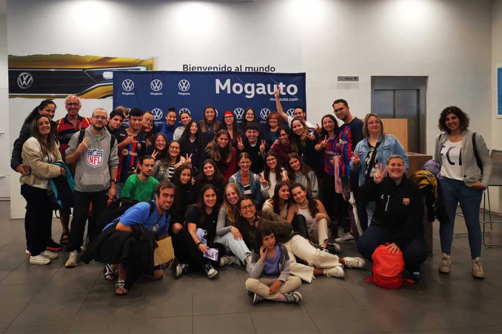 PatriGuijarro con sus seguidores en Volkswagen Mogauto
